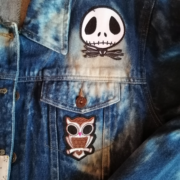 Custom DIY Vintage Acid Wash denim jacket with hand stitched patches. - Picture 4 of 10